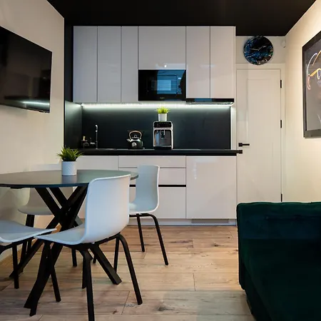 Black White Apartman